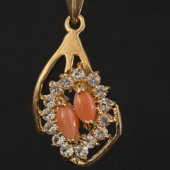 Vintage Coral Pendant Necklace, Dolphin Ore 18K Gold Electroplate - Picture 3 of 5